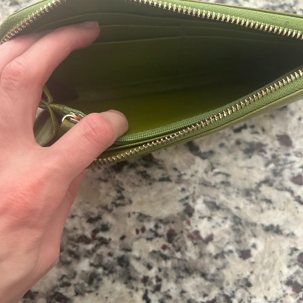 MaxMara Olive Leather Zip Wallet - Picture 5 of 9